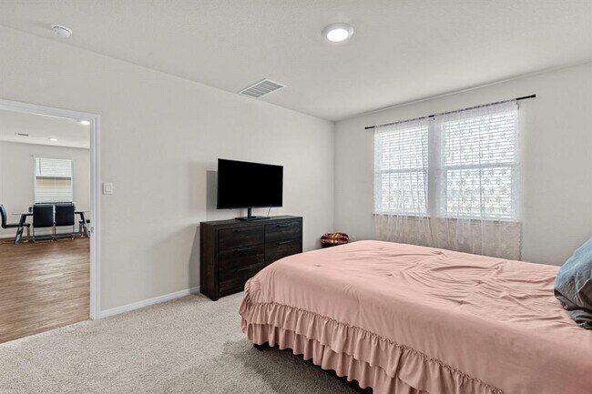 Building Photo - 381 Evergreen Sumac Lp