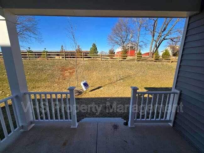 Building Photo - 609 Clover Ln