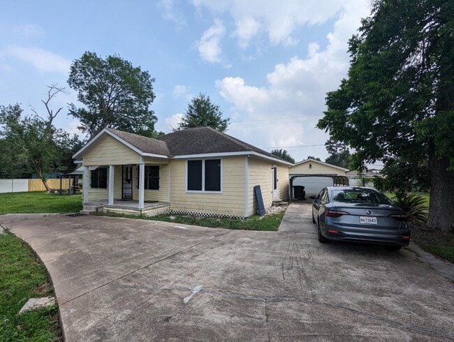 Primary Photo - 10119 Chickasaw Ln