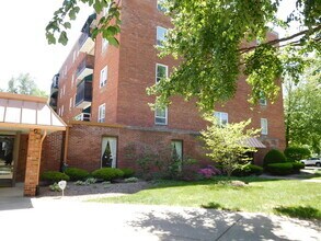 Building Photo - 460 W Downer Pl