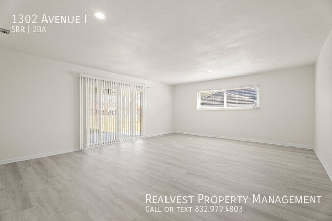 Building Photo - 1302 Avenue I