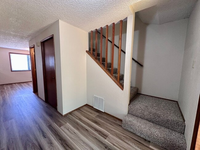 Building Photo - 970 S 55th Pl
