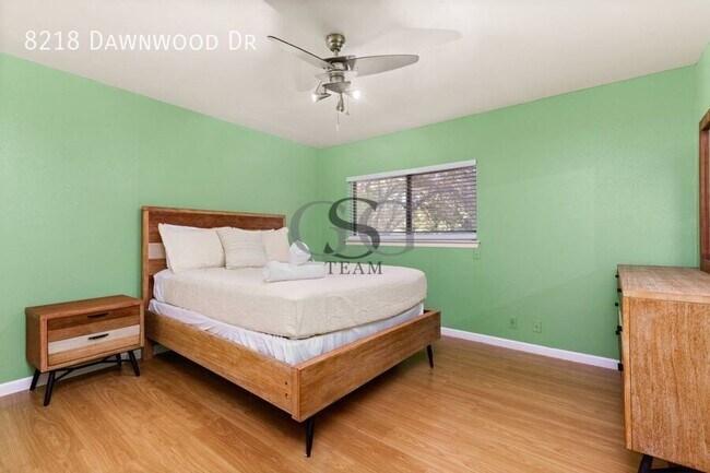 Building Photo - 8218 Dawnwood Dr