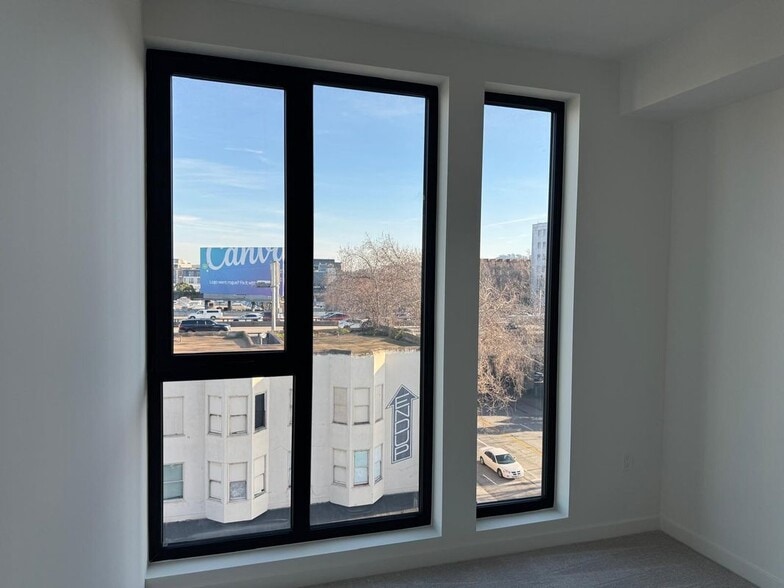 Building Photo - 395 6th St