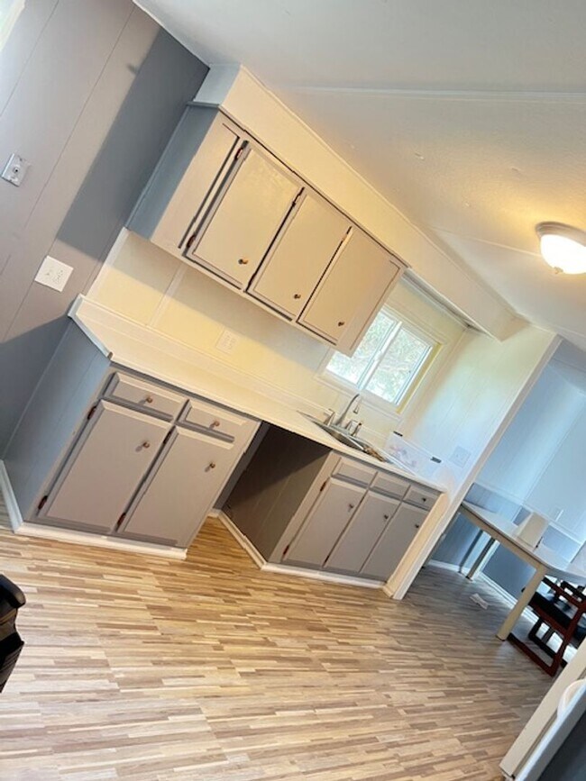 Building Photo - 4 Bedroom, 2 Bathroom Trailer House For Rent In Burley, ID