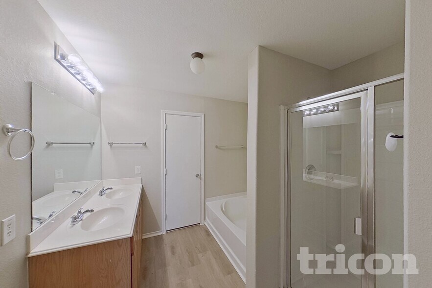 Building Photo - 216 Rambling Way