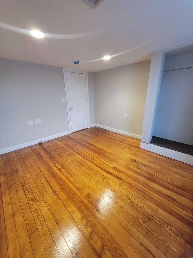 Building Photo - 15 Broadway-Unit 2