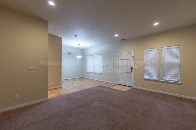 Building Photo - 594 Lopez Ave