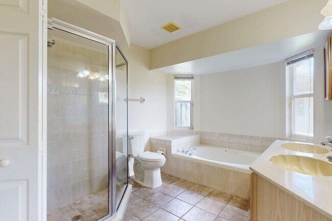 Building Photo - 967 SE Browning Ave