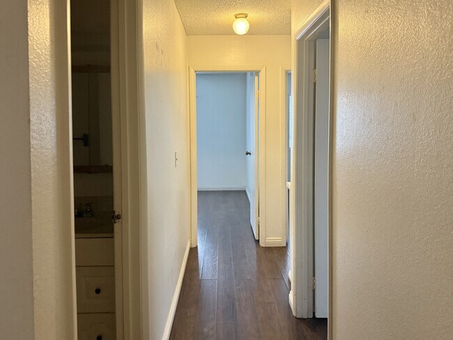 Building Photo - 7156 Southpark Ct