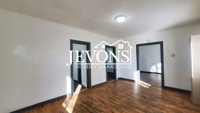 Building Photo - Available Now! 2BR, 1Bath house in Yakima