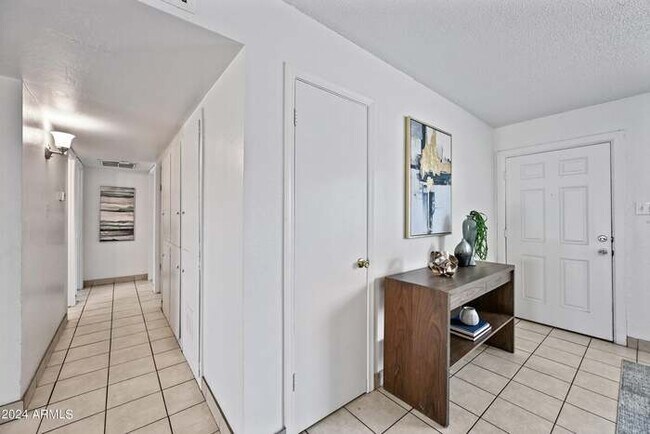 Building Photo - 3 bedroom