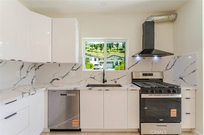 Building Photo - 10787 Las Lunitas Ave