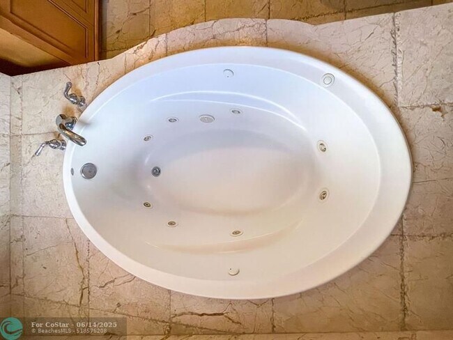 Building Photo - 4241 N Ocean Blvd