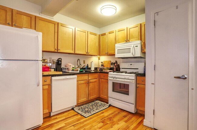 Building Photo - 1034 Clinton St