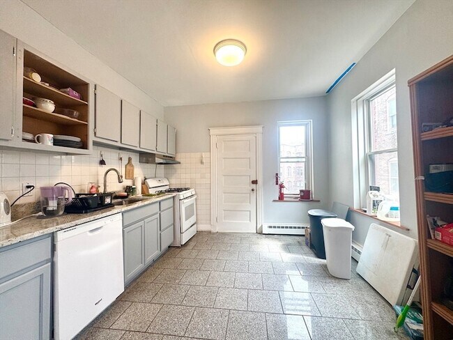 Building Photo - 260 Aspinwall Ave