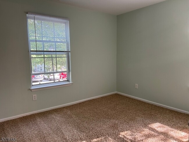 Building Photo - 404 Chatfield Dr