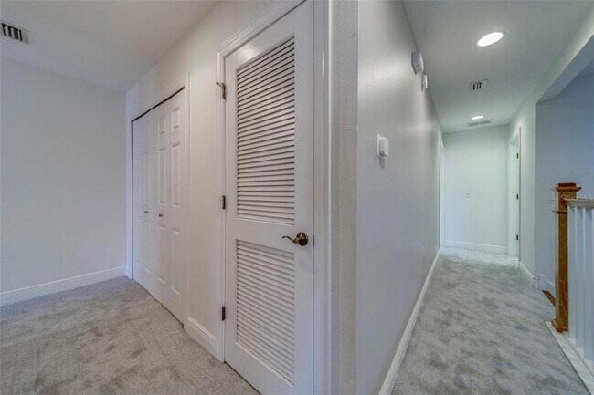 Building Photo - 270 Valencia Cir