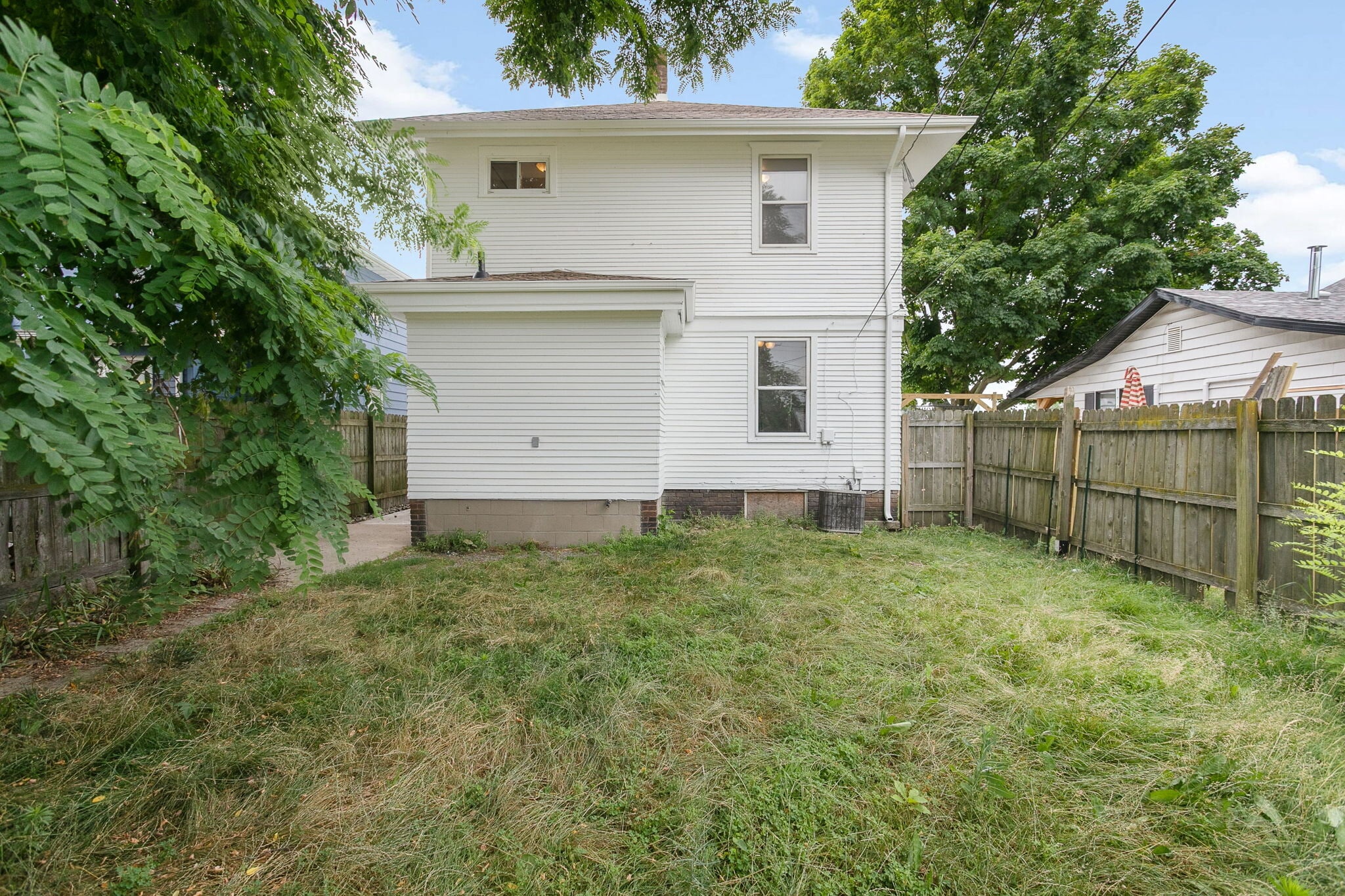 Building Photo - 230 E Mishawaka Ave