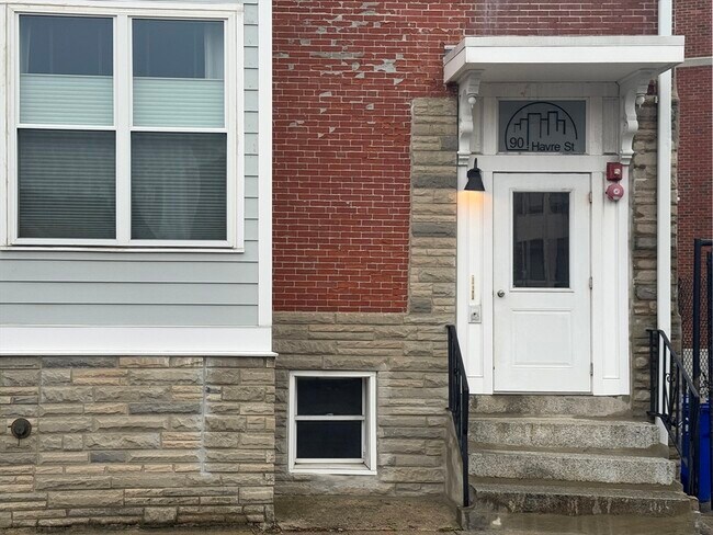 Building Photo - 90 Havre St