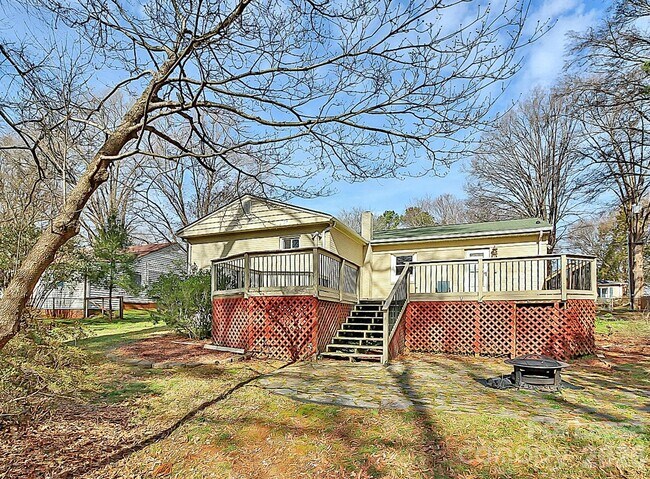 Building Photo - 121 Marshdale Ave SW