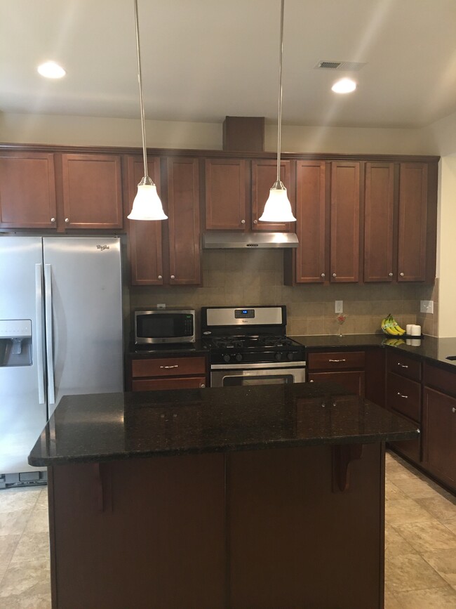 Granite Countertops in kitchen with breakfast bar! - 38 Pocono Dr