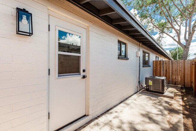 Building Photo - 6622 E Avalon Dr