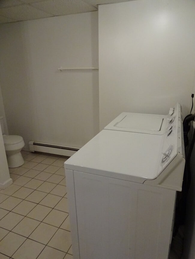 Building Photo - Two bedroom Apartment