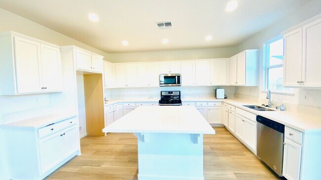Building Photo - Beautiful Two Story Home in the Olivewood ...