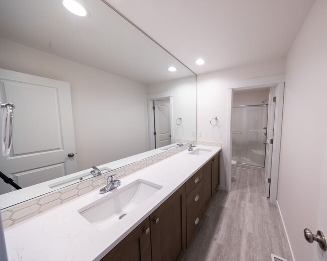 Building Photo - Brand New! - 3 Bedroom Townhome in Vancouv...