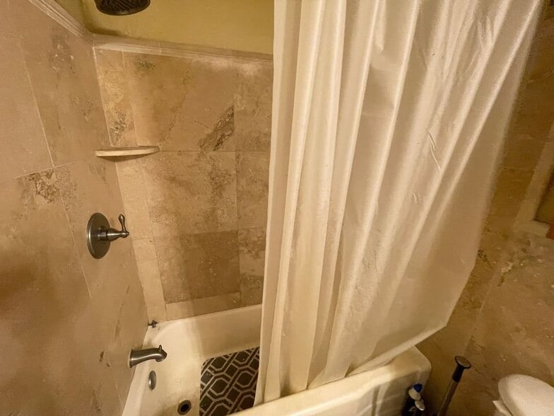 Building Photo - 405 Dunwoody St