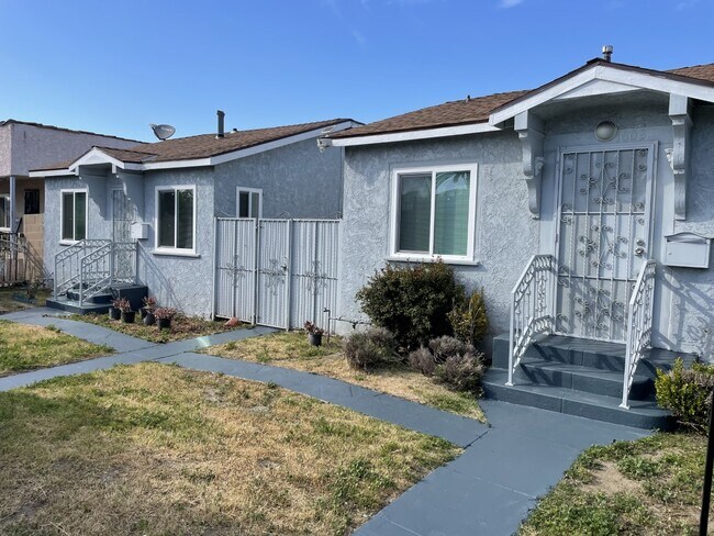 Building Photo - 1603 W 60th Pl