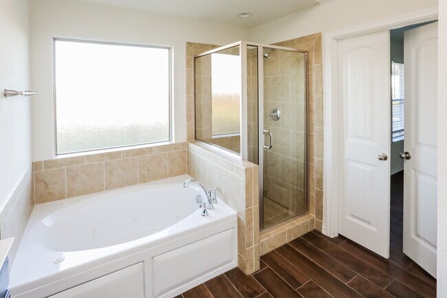 Building Photo - 605 Long Prairie Dr