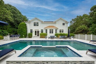 Building Photo - 48 Woodthrush Ln