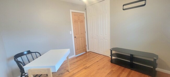 Building Photo - Small town Macon!