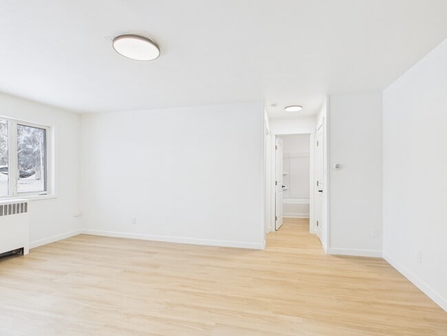 Building Photo - 926 Gilmore St