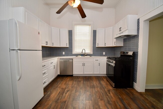 Building Photo - Updated 4 Bedroom Home Close to Tech!
