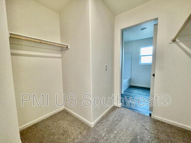 Building Photo - 2411 Village Dr