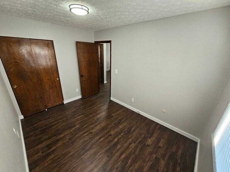 Building Photo - 126 Mossman Ave