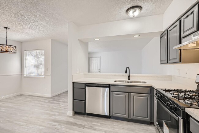 Building Photo - MOVE IN SPECIAL! HALF OFF FIRST MONTH'S RENT - Lovely 2 Bedroom Condo Near the Strip!