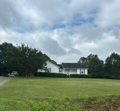 Building Photo - COMING SOON! **Charming 3 Bedroom, 2 Bath ...