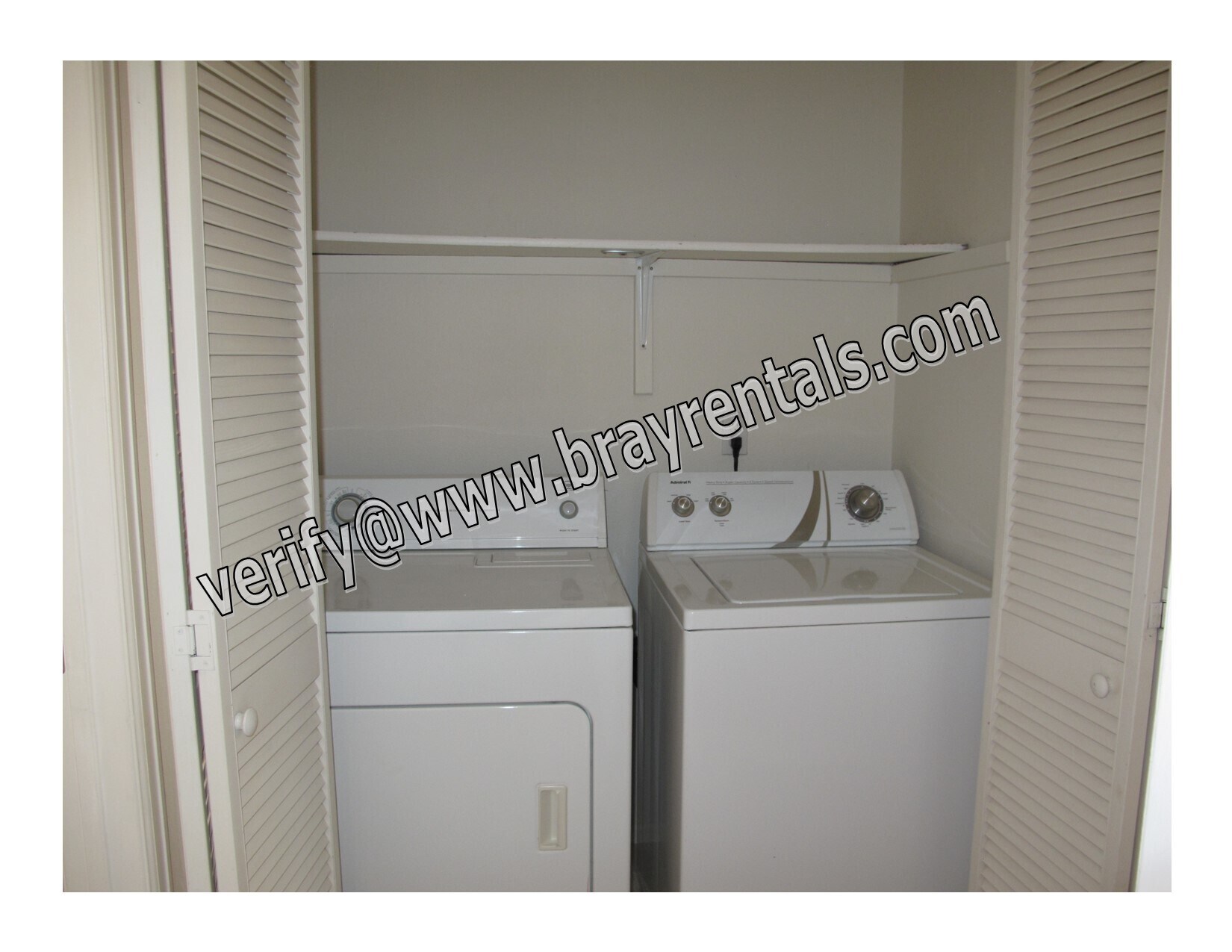 Building Photo - 1143 E Carolina Ave