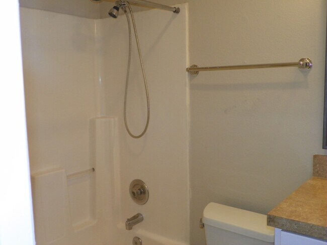 Building Photo - 410.412 Cypress Ln