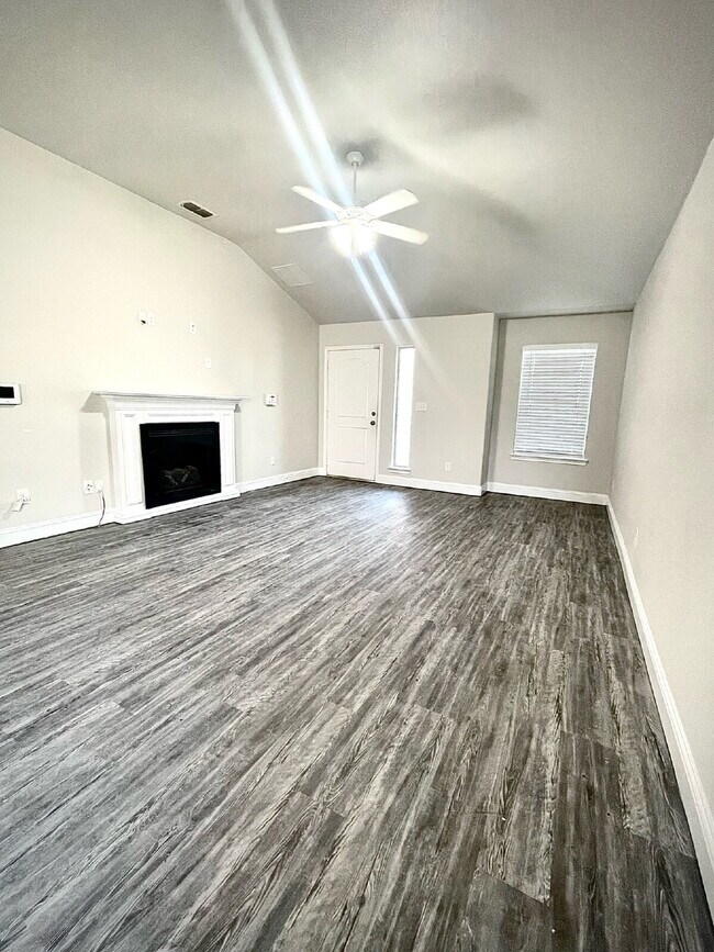 Building Photo - 3/2/2 in Lubbock Cooper ISD!