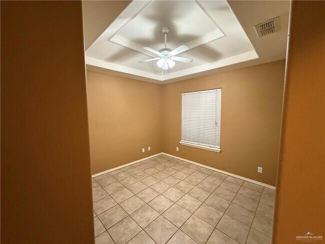 Building Photo - 3836 Frontier Dr