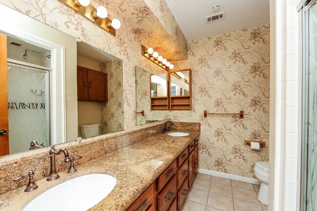 Building Photo - 534 Aspendale Dr