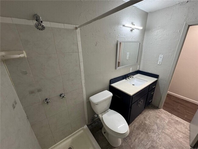 Building Photo - 4734 Clarendon Dr