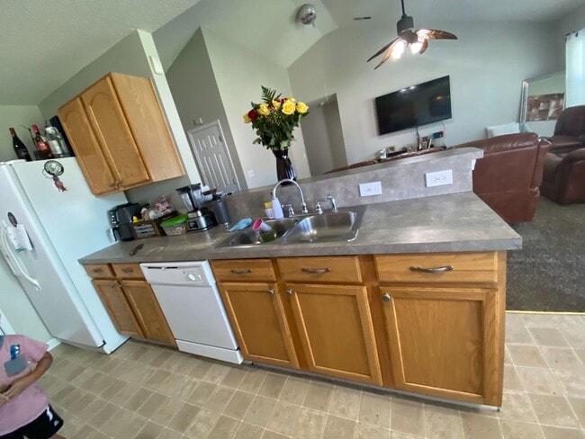 Building Photo - Home Available in Liberty Hall Plantation!