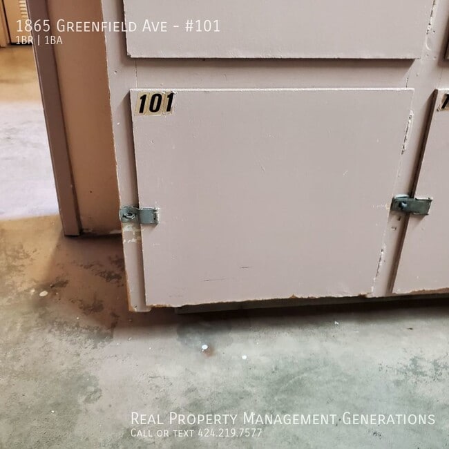 Building Photo - 1865 Greenfield Ave