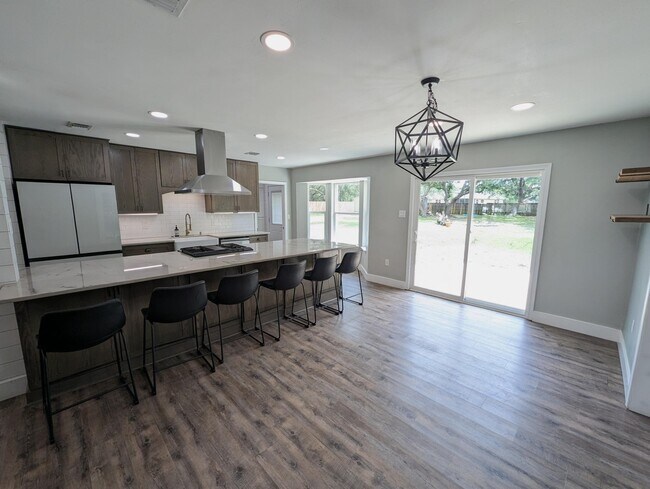 Building Photo - 8717 Sand Pine Dr